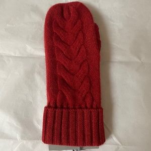 100% Cashmere Chunky Cable-Knit Mittens from  Hannah Rose